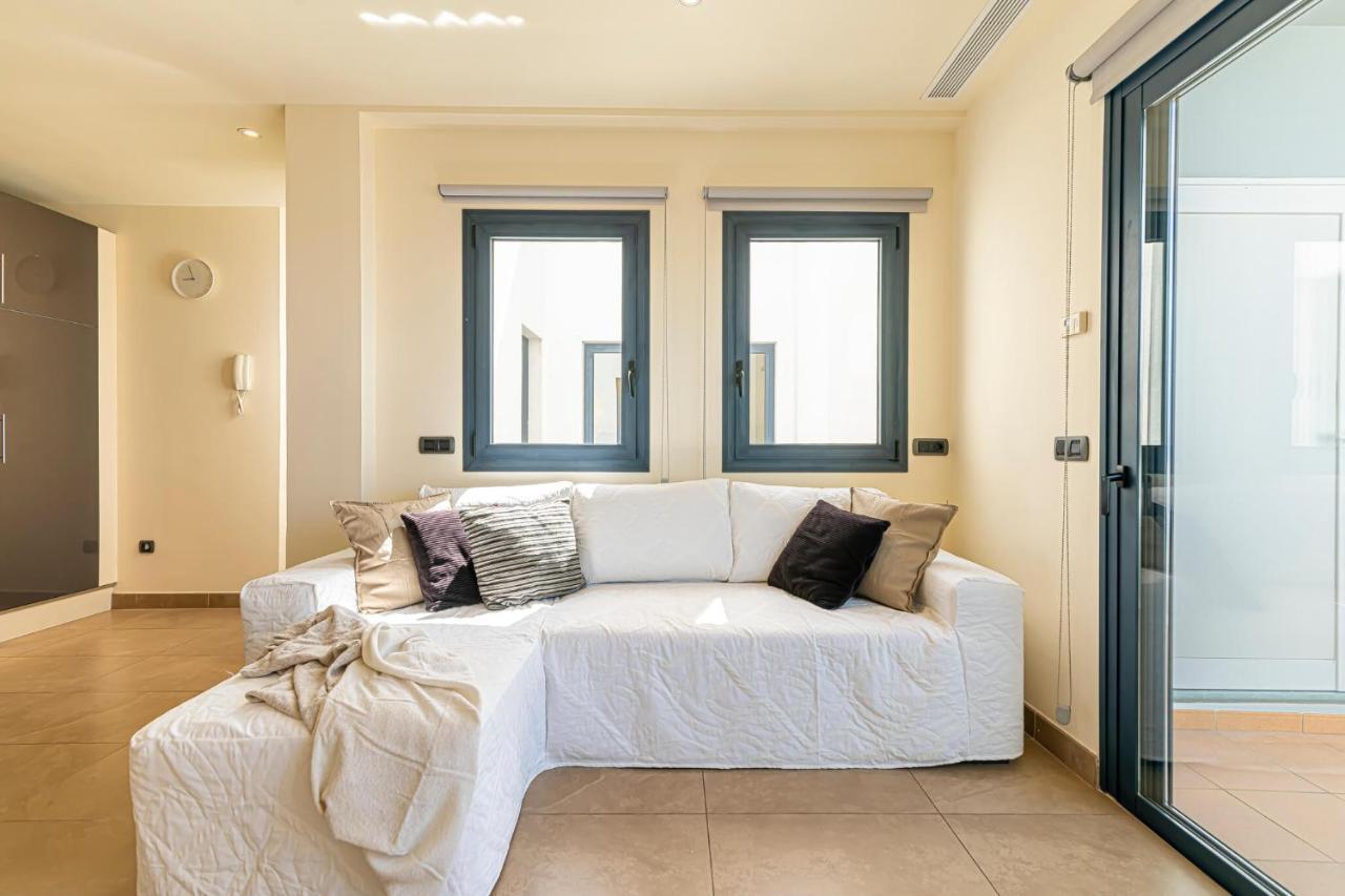 Luxury Holidays Suites, Playa De Los Cristianos ลอส กริสเตียนอส ภายนอก รูปภาพ