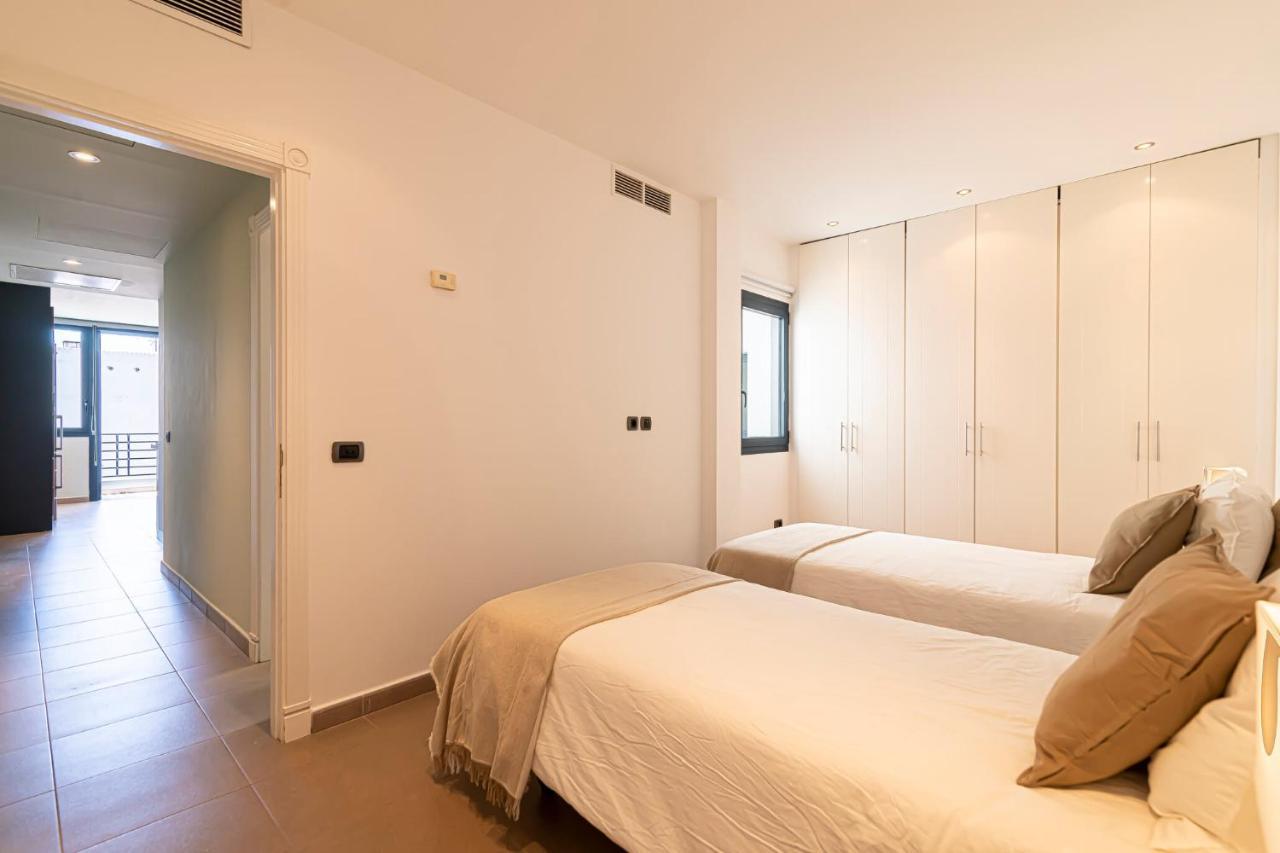 Luxury Holidays Suites, Playa De Los Cristianos ลอส กริสเตียนอส ภายนอก รูปภาพ