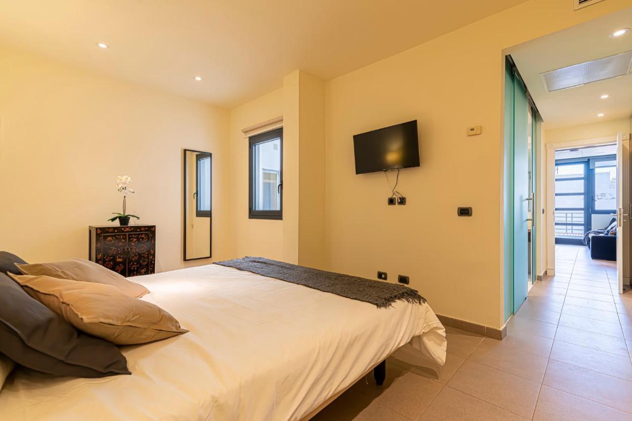 Luxury Holidays Suites, Playa De Los Cristianos ลอส กริสเตียนอส ภายนอก รูปภาพ